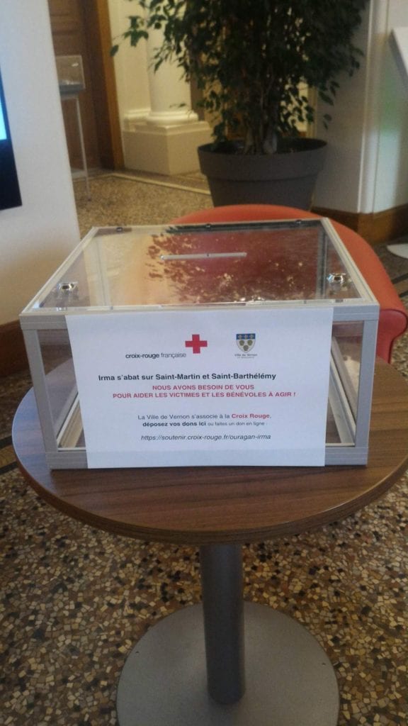 La Ville de Vernon s'associe à la Croix-Rouge française pour aider les victimes et les bénévoles à agir sur place. Une urne est présente dans le hall de la mairie pour recueillir vos dons. Vous pouvez également faire un don en ligne à cette adresse > https://soutenir.croix-rouge.fr/ouragan-irma